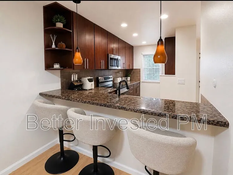 1706 Glenbrook Dr #B — Photo 3
