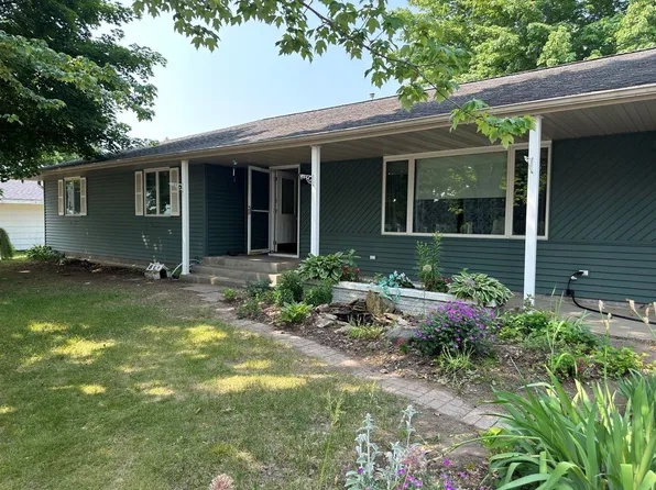 811 NE 2nd St, Marion, WI 54950