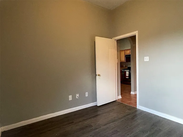 811 Forest Hillside Ln — Photo 25