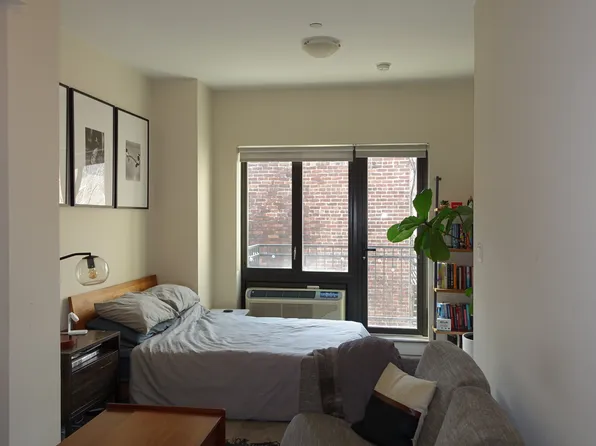 821 9th Ave APT 4B, New York, NY 10019