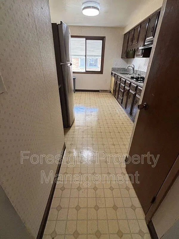 3 bed, 1.5 bath, 1408 sqft, $1,705 — Photo 4