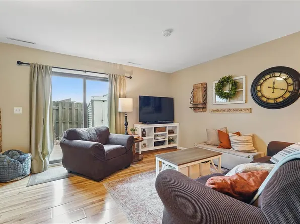 480 Samoa Dr, Iowa City, IA 52246