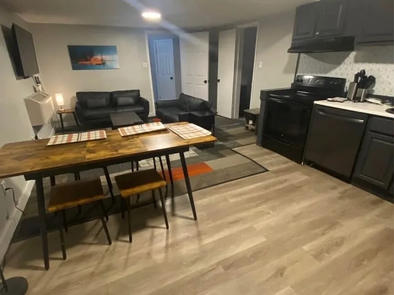 231 W Washington Ave — Photo 10