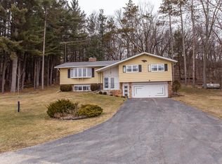 527 Peerless Rd, Belleville, WI 53508