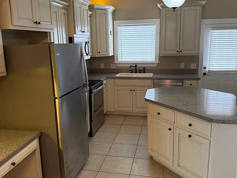 Villa Dr — Photo 10