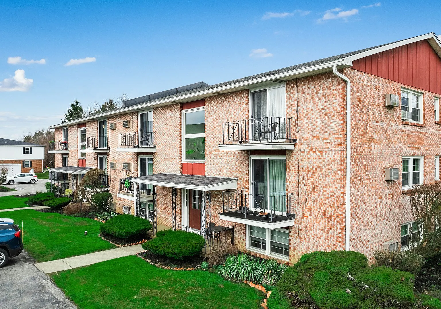 East Towne Apartments — Photo 2