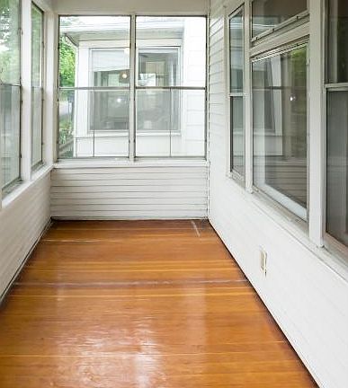 4th image of 581 Saint Clair Ave