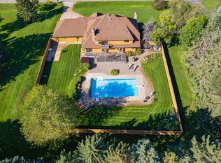 20 Hill Farm Cir, North Oaks, MN 55127