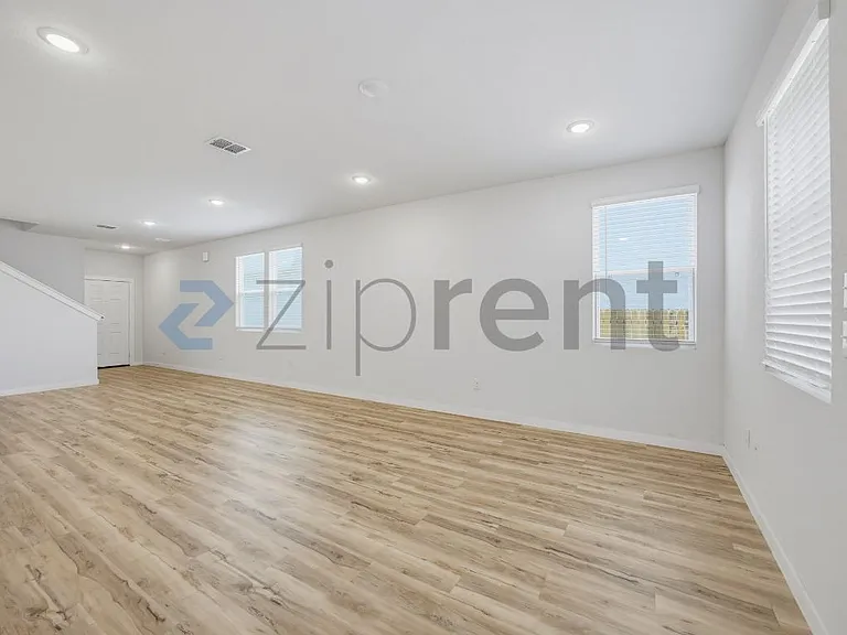 4750 Sahara Valleys — Photo 7