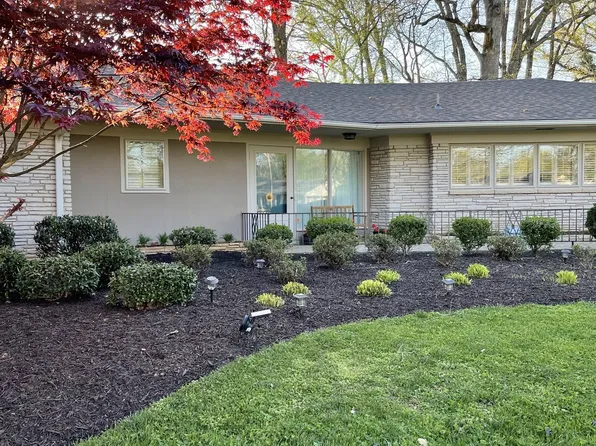 211 Admiral Cir N, Lawrenceburg, TN 38464