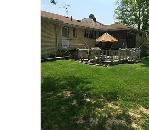 3rd image of 2711 Saint Clair Ave