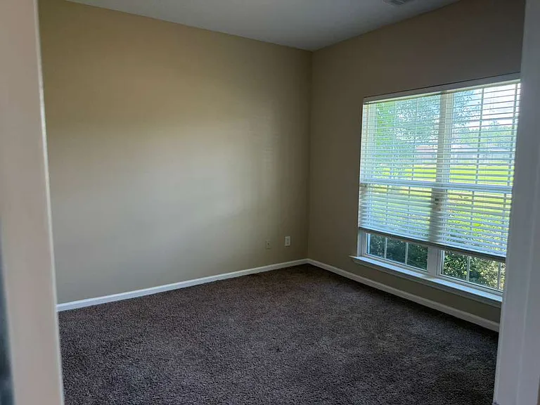 900 Rachel Ln — Photo 13