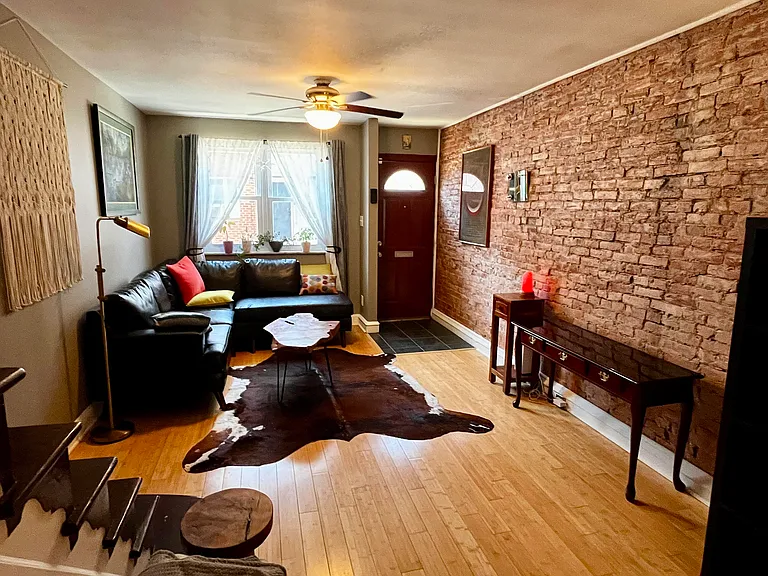 623 Sears St — Photo 2