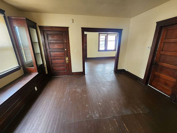 4th image of 2954 E 67th St #Up
