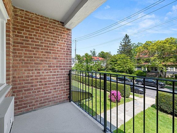 4th image of 30 Archer Ave #2B