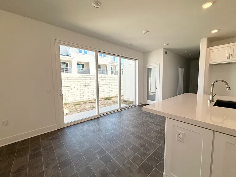 27399 Fox Den Pl — Photo 17