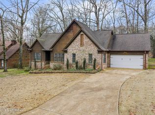 2383 Geneva Dr, Nesbit, MS 38651