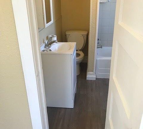 3rd image of 1605 Avenue E APT 3