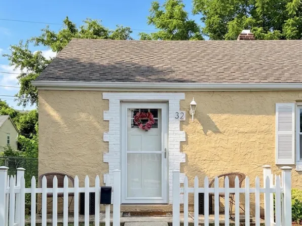 32 Scarlet Ave, Aston, PA 19014