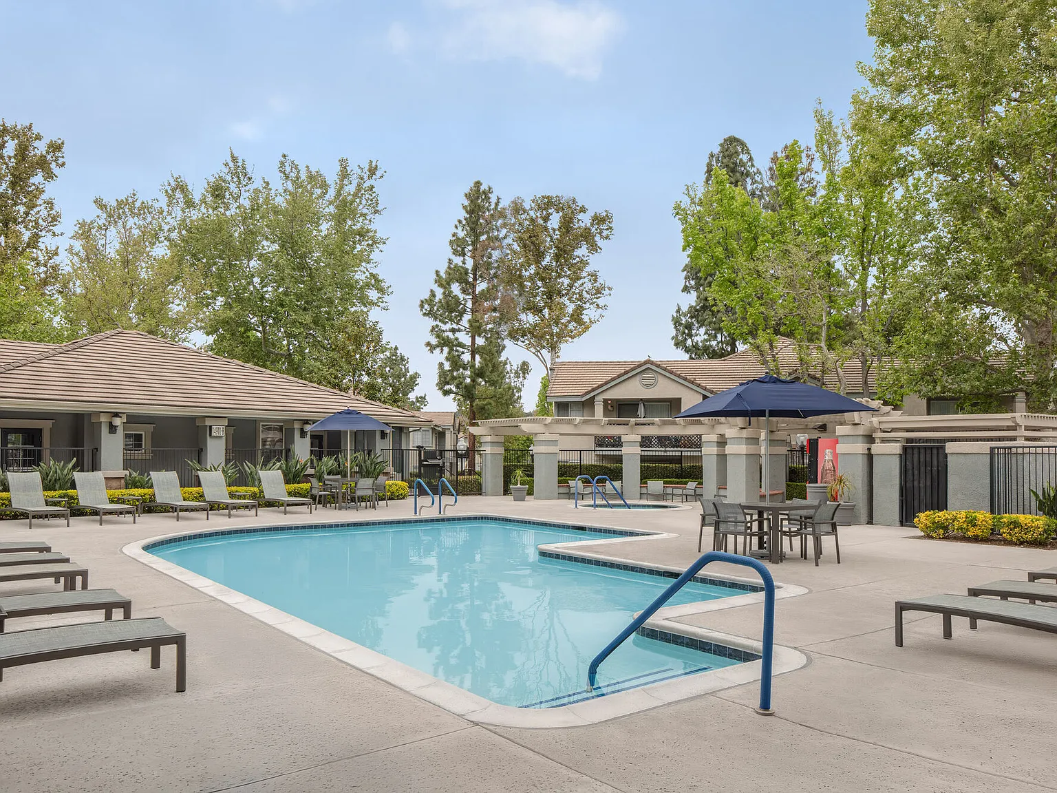 Green Valley Apartments — Photo 1