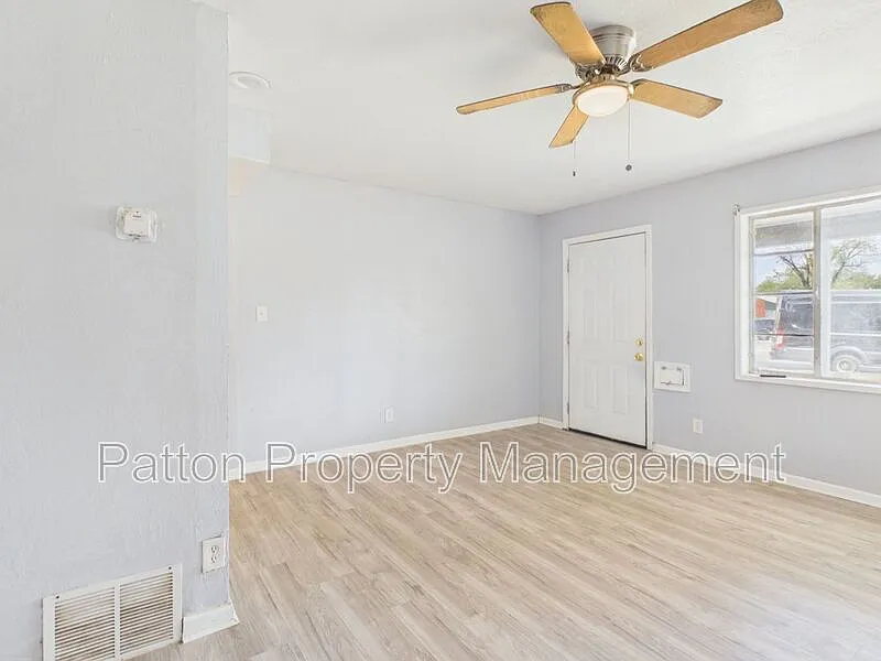 2 bed, 1.0 bath, 725 sqft, $1,050 — Photo 3