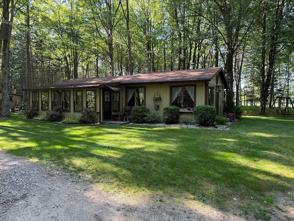 1293 Bellinger - Property Image
