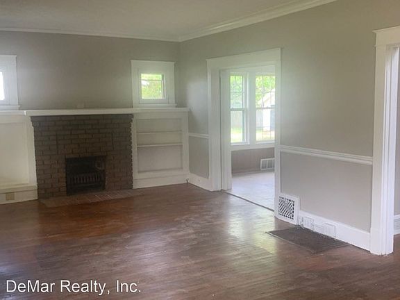 2nd image of 858 E Lucius Ave