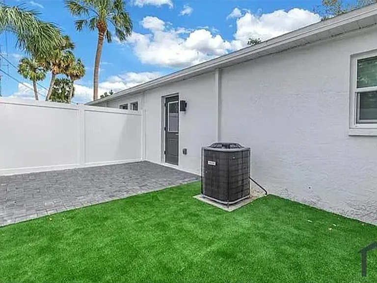 3009 W Binnicker Ave — Photo 6