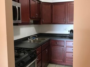 Pine Grove, Chicago, IL 60657