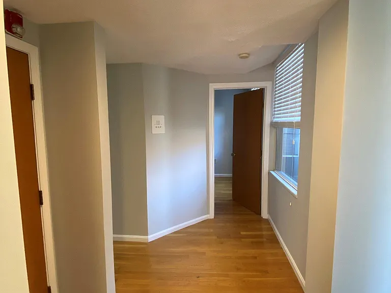 12 Parmenter St #4R — Photo 5