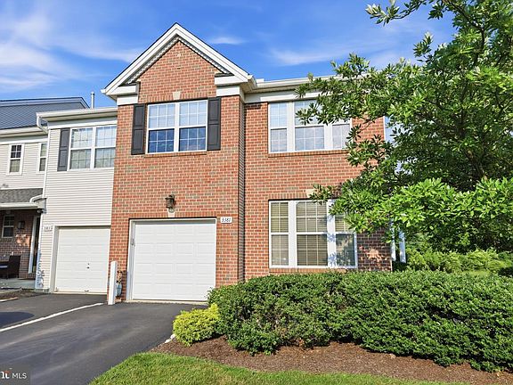 2nd image of 3381 Woodland Cir