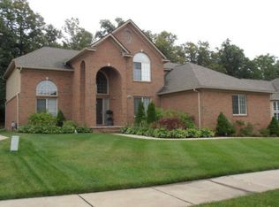 3262 Paramount Ln, Auburn Hills, MI 48326