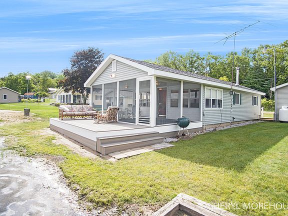 3rd image of 469 Harbison Dr