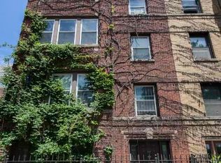1122 W Addison St APT 2A, Chicago, IL 60613