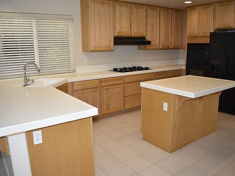630 Rogers Cir — Photo 13