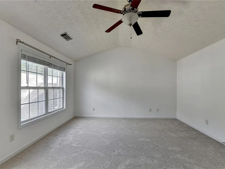 3067 Kentmere Dr — Photo 25