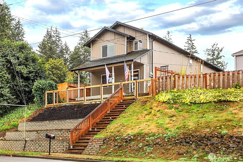 2nd image of 920 Hull Avenue