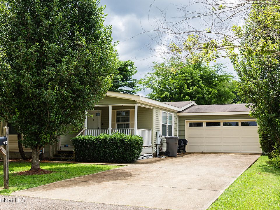 1st image of 76 Crest Oak Dr