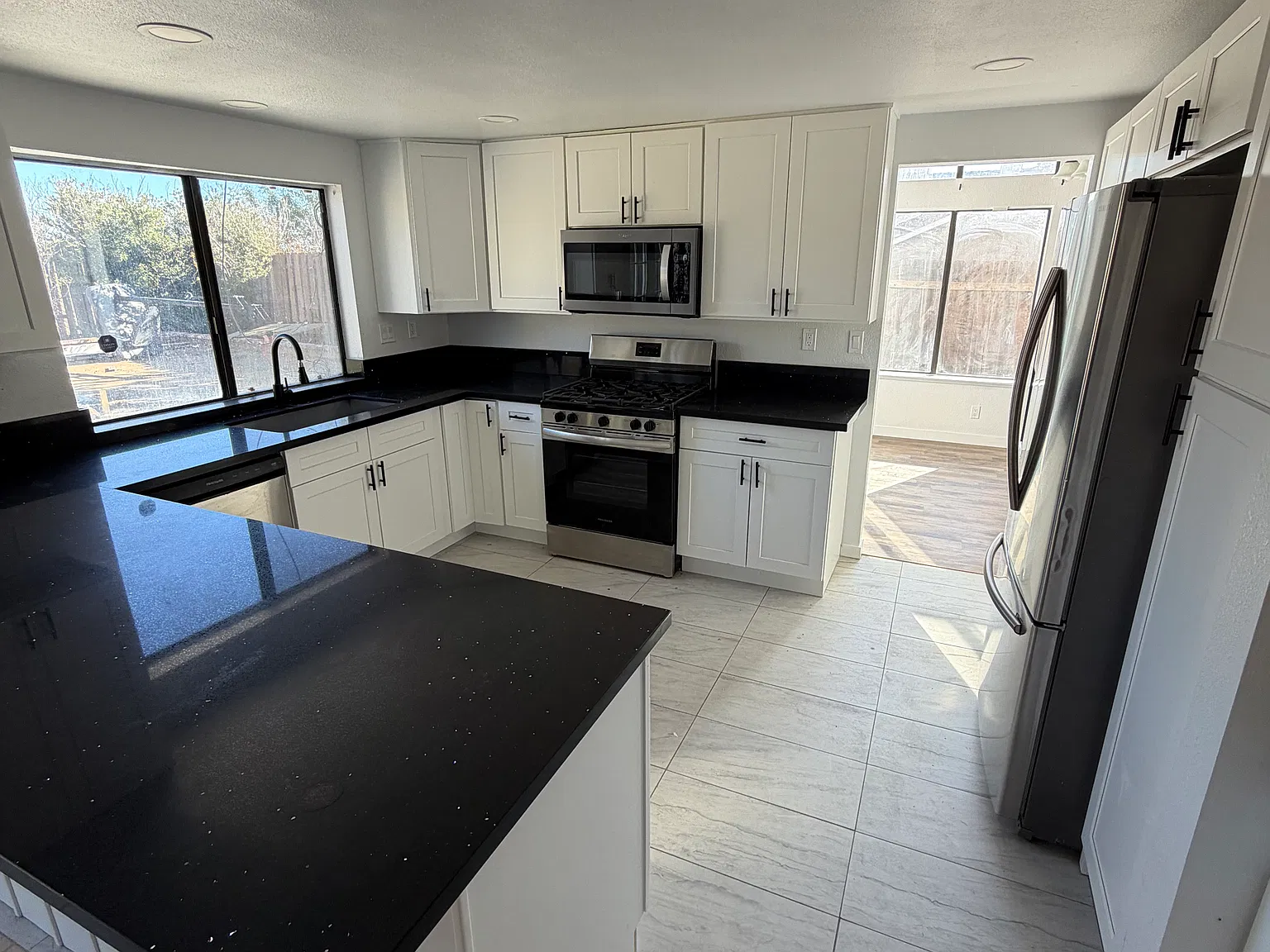 5 bed, 2477 sqft, $2,950 — Photo 4