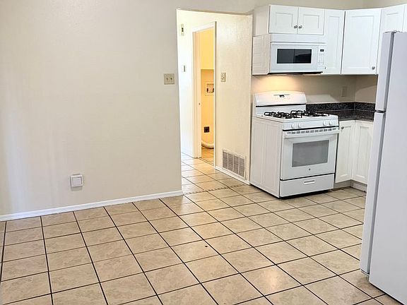 4th image of 1113 Chelwood Park Blvd NE APT 1