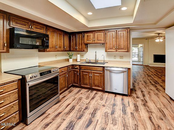 3rd image of 7949 N Sendero Uno