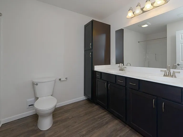 210 Highland Corporate Dr — Photo 5