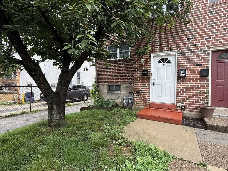 29 Beverly Ave — Photo 1