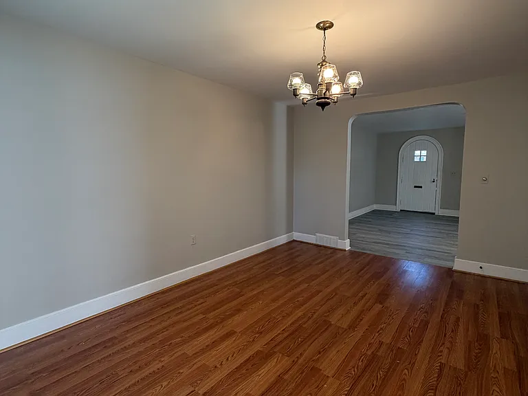 633 Spring Ln — Photo 4