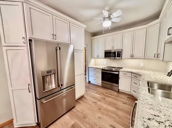 1516 Pine Pointe, White Bear Lake, MN 55110