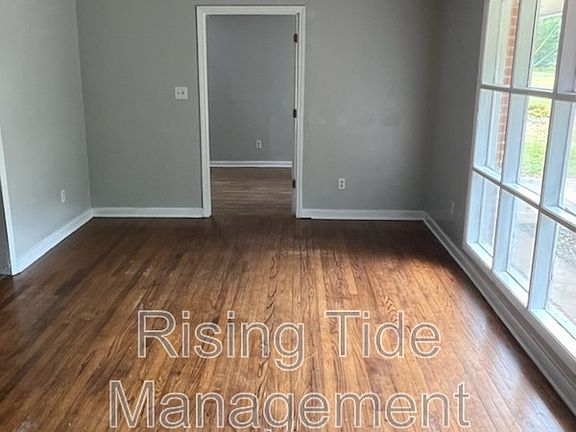 3rd image of 3227 Willow Lane Dr