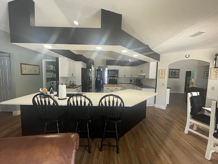 372 E Keller Ct — Photo 15