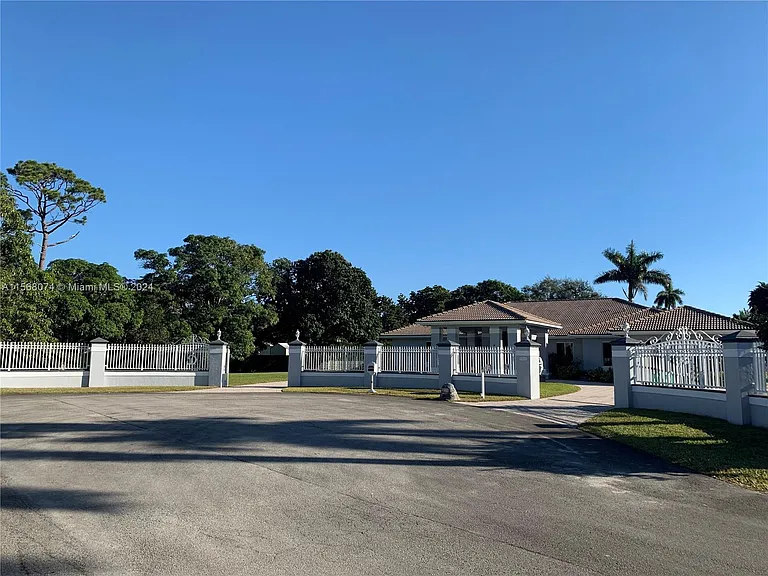 7625 SW 75th Ave — Photo 30