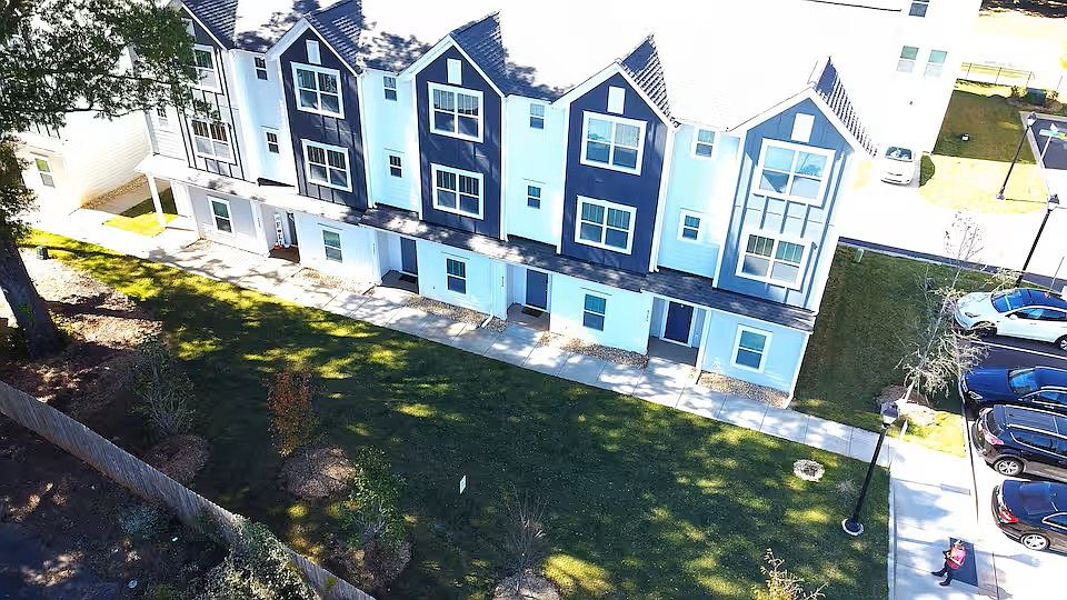 1st image of 4122 Salient St
