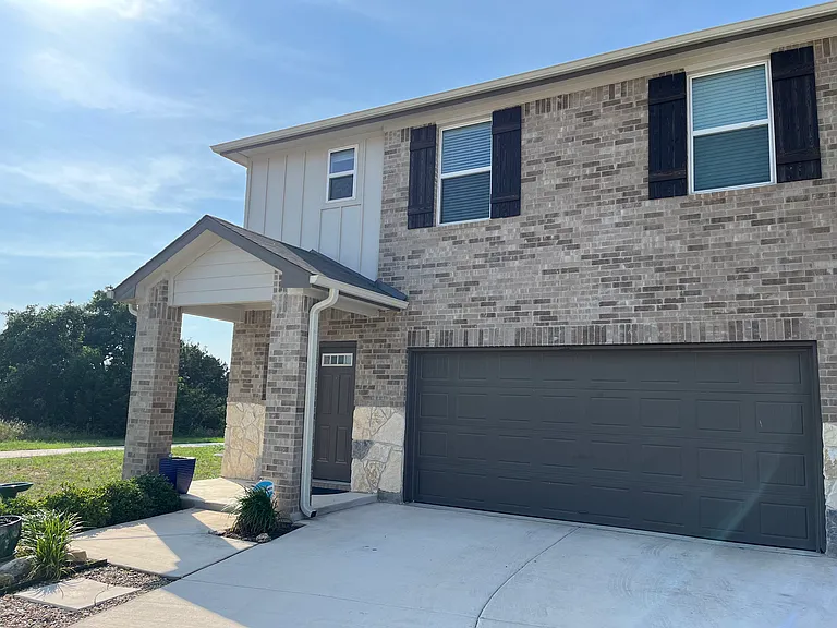 552 Longmount Cv — Photo 2